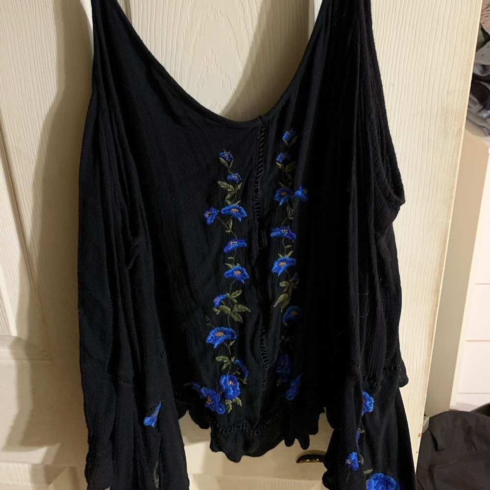 AE OFF THE SHOULDER TOP